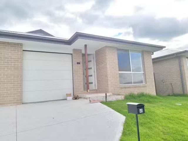 Unique 40 Royston Circuit, Farley, NSW 2320