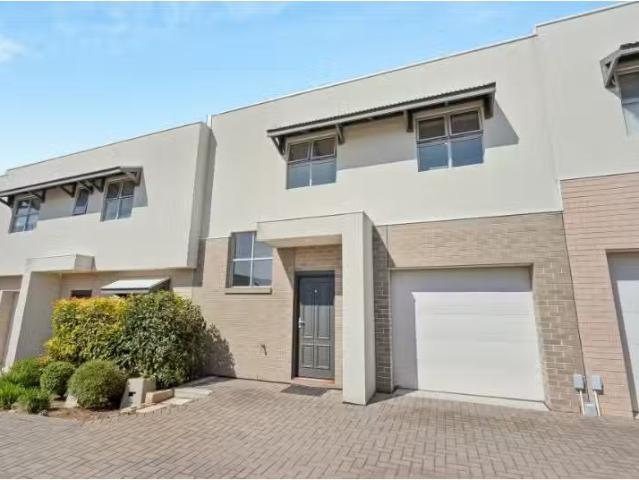Cozy 4/10 Sismey Road, Christies Beach Townhouse for rent Lis.