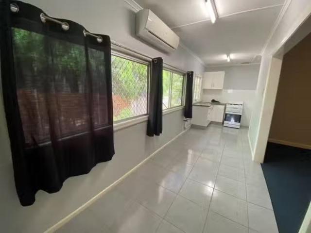 Just in! 4/11 Katrine Street, WEST END Apartment for rent Lis.