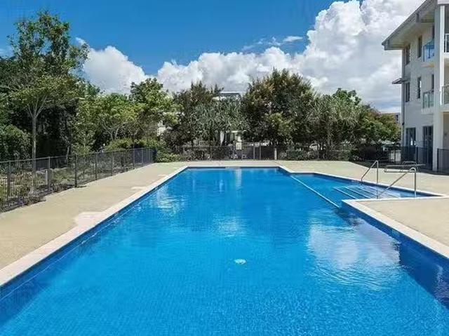 Just in! 412/66 Sickle Avenue, Hope Island, QLD 4212