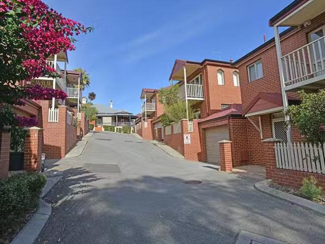 Cozy 4/13 Stevens Street, Fremantle, WA 6160