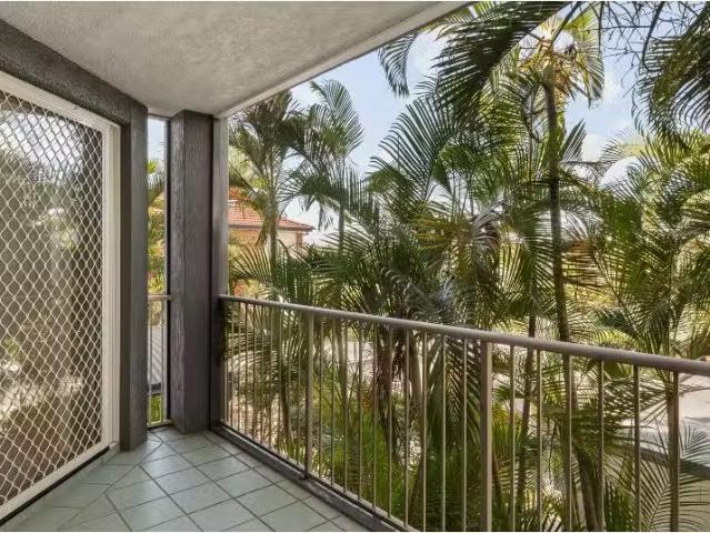 Cozy 4/14 Lima Street, Auchenflower Apartment for rent Listed.