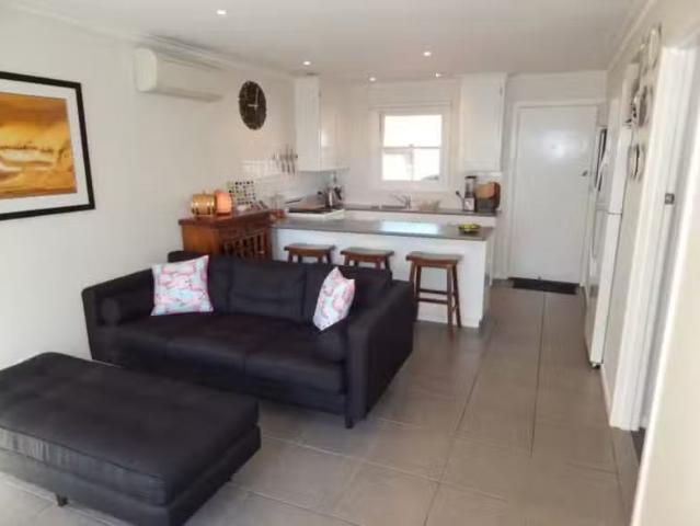 Cozy 4/17 Carey Street, Hamlyn Heights, VIC 3215 Townhouse f.