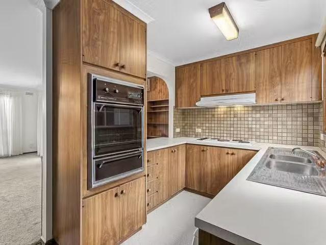 Cheap 4/17 Aberdeen Street, Newtown, VIC 3220