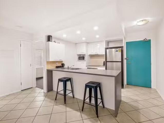 Charming 4/17 Deviney Street, Morningside, QLD 4170