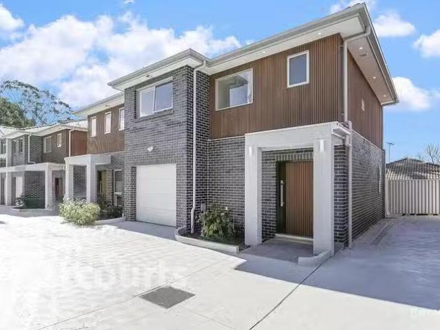 Unique 4/17 Lyndia Street, Ingleburn, NSW 2565