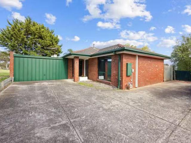 For Rent! 4/18 Monze Drive, LANGWARRIN, VIC 3910 House for R.