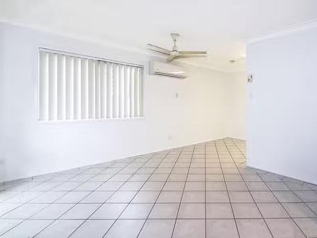 Deal! 41 comebari Avenue, Southport, QLD 4215