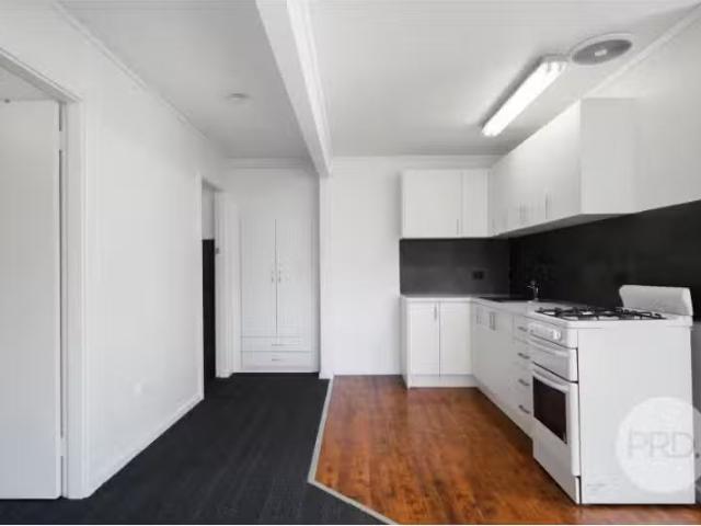 For Rent! 4/203 Lake Albert Rd, Kooringal Apartment for rent.