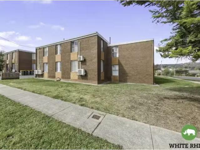 Just in! 4/20 Carrington Street, Queanbeyan Apartment for rent.