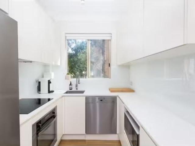 Just in! 4/241 245 Kingsway, Caringbah Apartment for rent Lis.