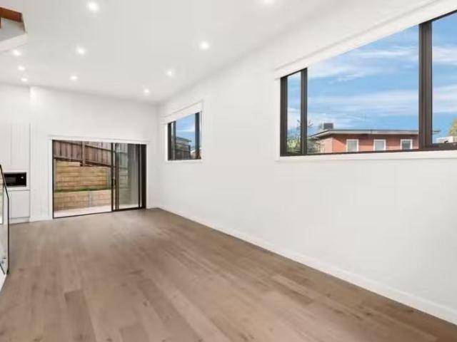 Unique 4/29 Lawanna Drive, Templestowe VIC 3106 Townhouse Fo.
