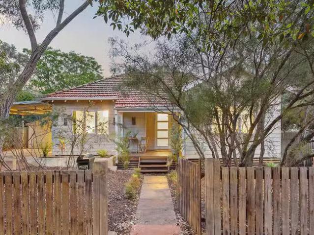 Cozy 42 Chadwick Street, Hilton, WA 6163