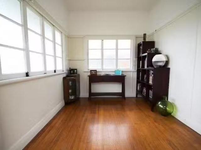 Just in! 42 Edgar Street, East Brisbane, QLD 4169