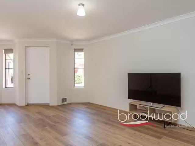 New 4/32 Holmesdale Road, Woodbridge, WA 6056