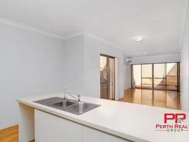 Cheap 4/37 Little John Road, Armadale, WA 6112