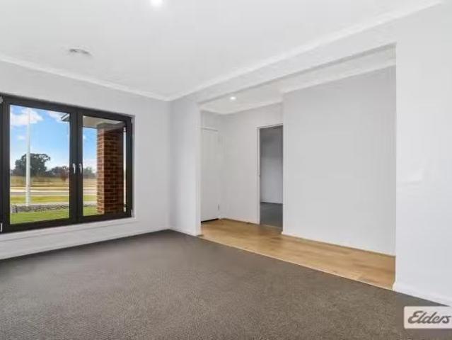 Charming 47 Southgate Drive, Leneva, VIC 3691