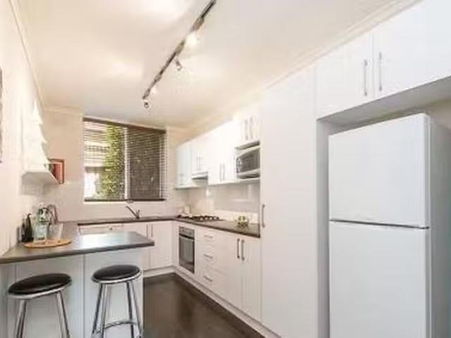 Charming 4/7 Sutherland Road, Armadale, VIC 3143