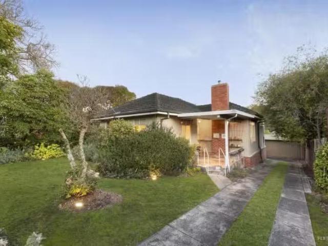 Cheap 44 Hamel Street, Box Hill South VIC 3128 House Auction