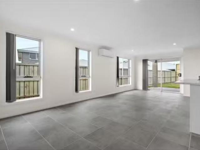 Nice 44 Halwes Avenue, Menangle Park House for rent Listed by.