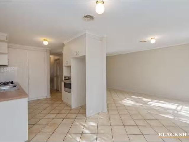 Deal! 4/50 Marungul Avenue, Ngunnawal Townhouse for rent List.