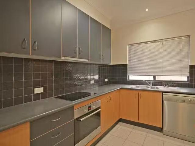 Charming 4/55 Sandford Street, St Lucia, QLD 4067