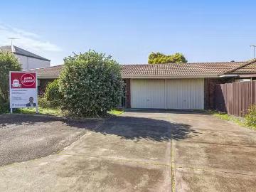 Cozy 45 Calbourne Way, Kingsley, WA 6026
