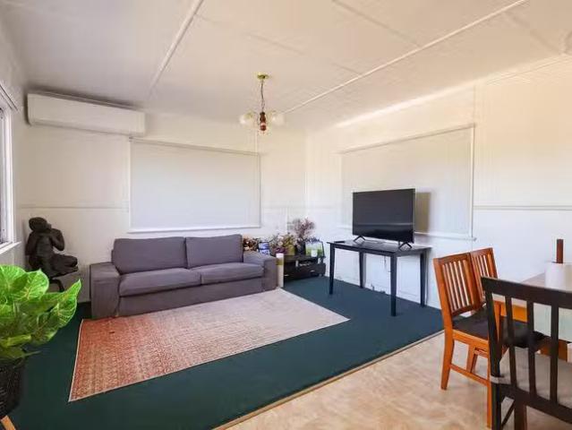 Cozy 45 Downs Street, Roma, QLD 4455