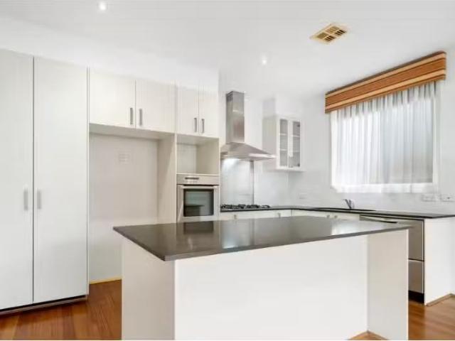 For Rent! 4/5 Foxton Crescent, Fadden Townhouse for rent List.