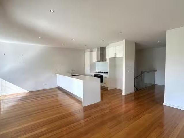 Cheap 4/5 Grieves Street, Newport, VIC 3015