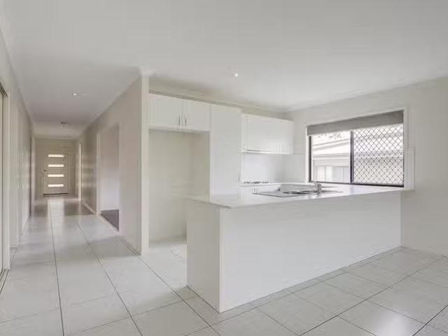 Rental! 45 Macintyre Parade, Pacific Pines, QLD 4211