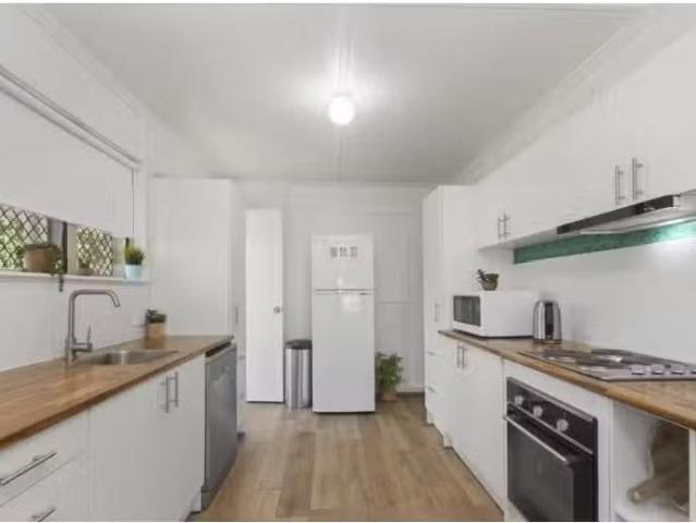 Deal! 46 Beattie Crescent, Vincent House for rent Listed by H.
