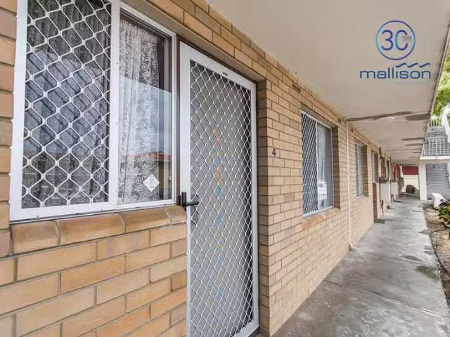 Unique 4/83 Phoenix Road, Spearwood, WA 6163