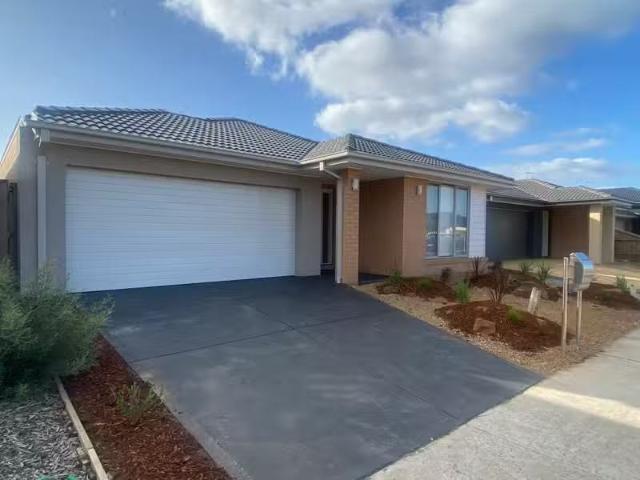 Nice 48 Ainsworth Crescent, Diggers Rest VIC 3427