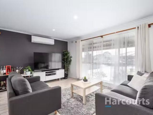 Cozy 48 Aldergate Crescent, Kings Park VIC 3021