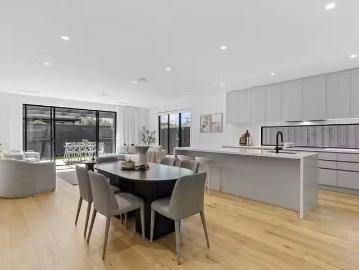 Cozy 48 Lake Street, Avondale Heights, VIC 3034