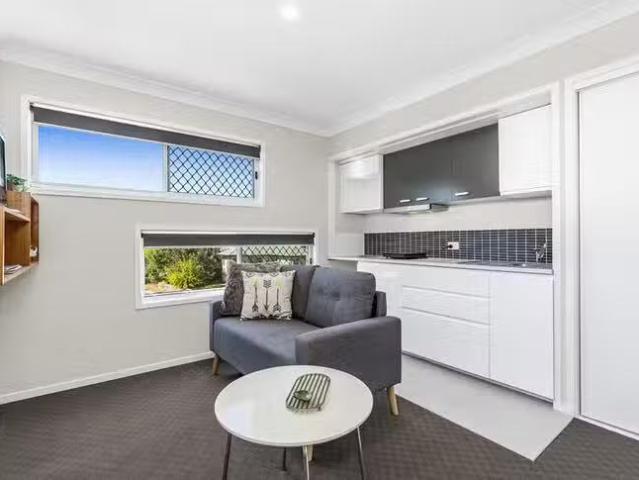Unique 4/9 Toohey Road, Tarragindi, QLD 4121