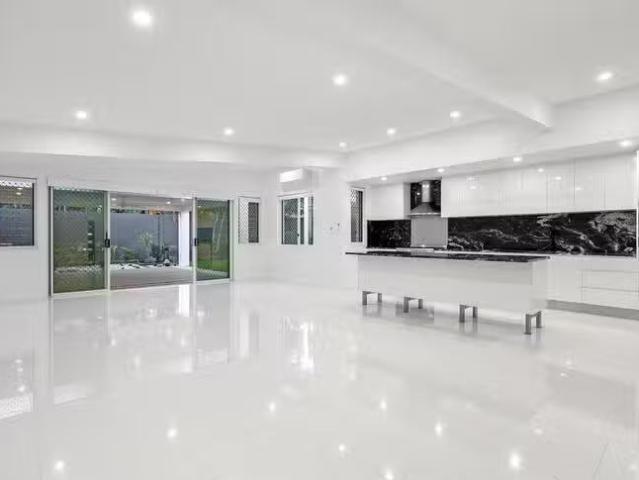 Charming 49 Breaker Street, Main Beach, QLD 4217