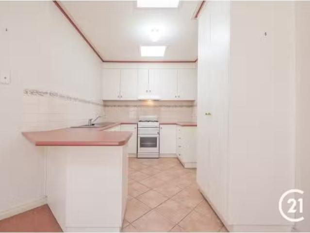 Cozy 4/9 Echuca Street, Moama Townhouse for rent Listed by Ta.