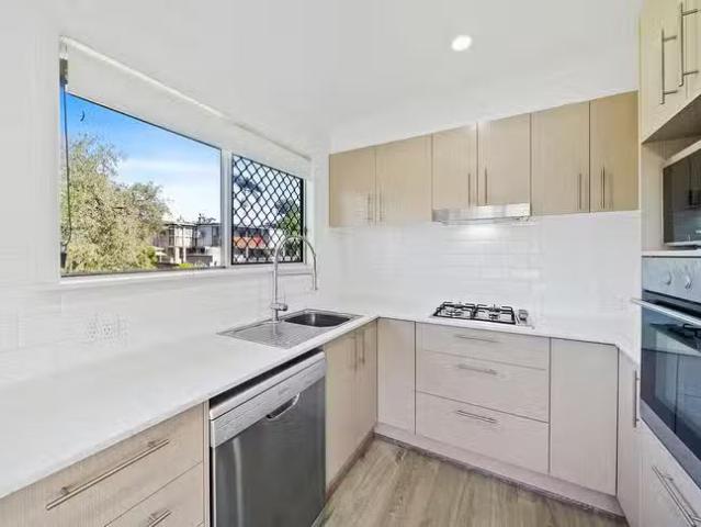Cozy 49 Henty Street, Woodridge, QLD 4114