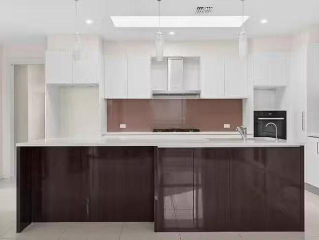 Deal! 49 Langtree Crescent, Crace, ACT 2911