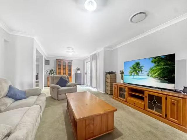 Charming 4 Maran Street, SPRING FARM House for rent Listed by.
