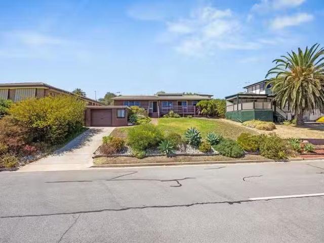 Charming 4 Mayflower Crescent, Hallett Cove, SA 5158