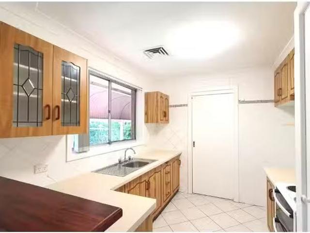 Deal! 4 Mimika Avenue, WHALAN House for rent Listed by Sallya.