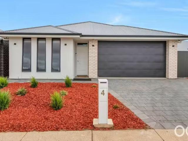 Deal! 4 Azure Drive, Moana House for rent Listed by Tayla Cro.