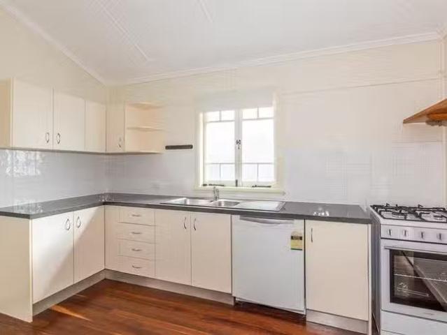 Nice 4 Annie Street, Camp Hill, QLD 4152