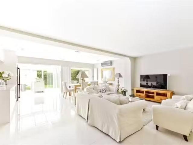 For Rent! 4 BA 4 bedroom property to let in Court Close, St. J.