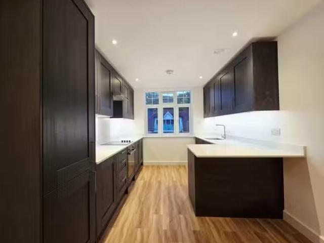 Unique 4 BA 5 bedroom terraced house for rent in Welcomes Road.