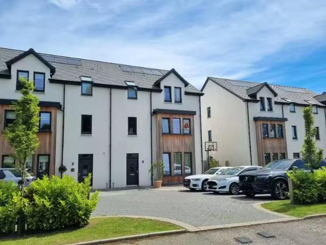 Deal! 4 BA 5 bedroom semi detached house for rent in Gairnhill.