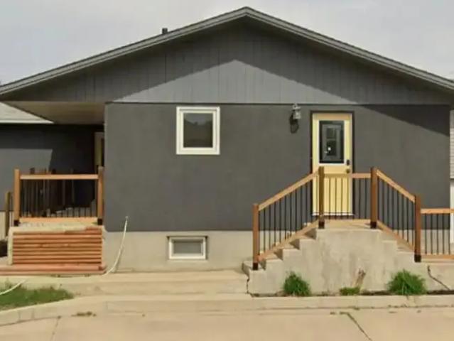 For Rent 4 Bedroom Apartment Medicine Hat AB DS104292321